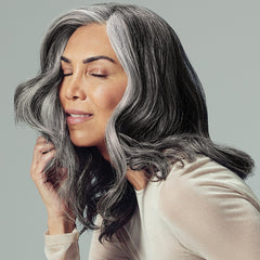 Paul Mitchell Extra-Body Finishing Spray, aplicación en spray para fijación flexible.