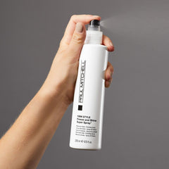 Paul Mitchell laca sin aerosol para un brillo duradero.