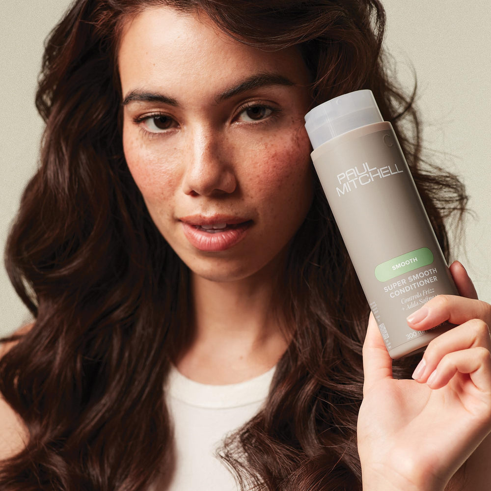 Etiqueta de diseño de Paul Mitchell Super Smooth condicionador en estuche.