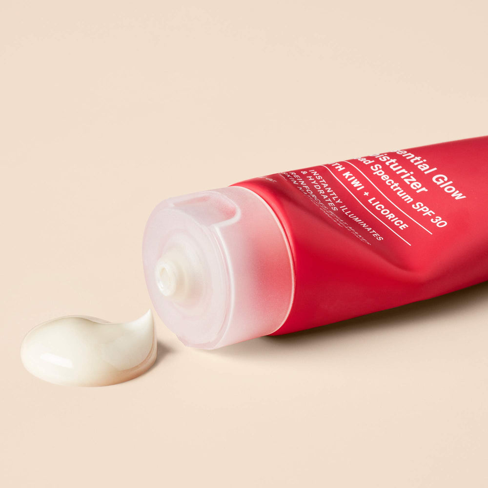 Kiwi extract highlight signals antioxidant-rich formula in the moisturizer.
