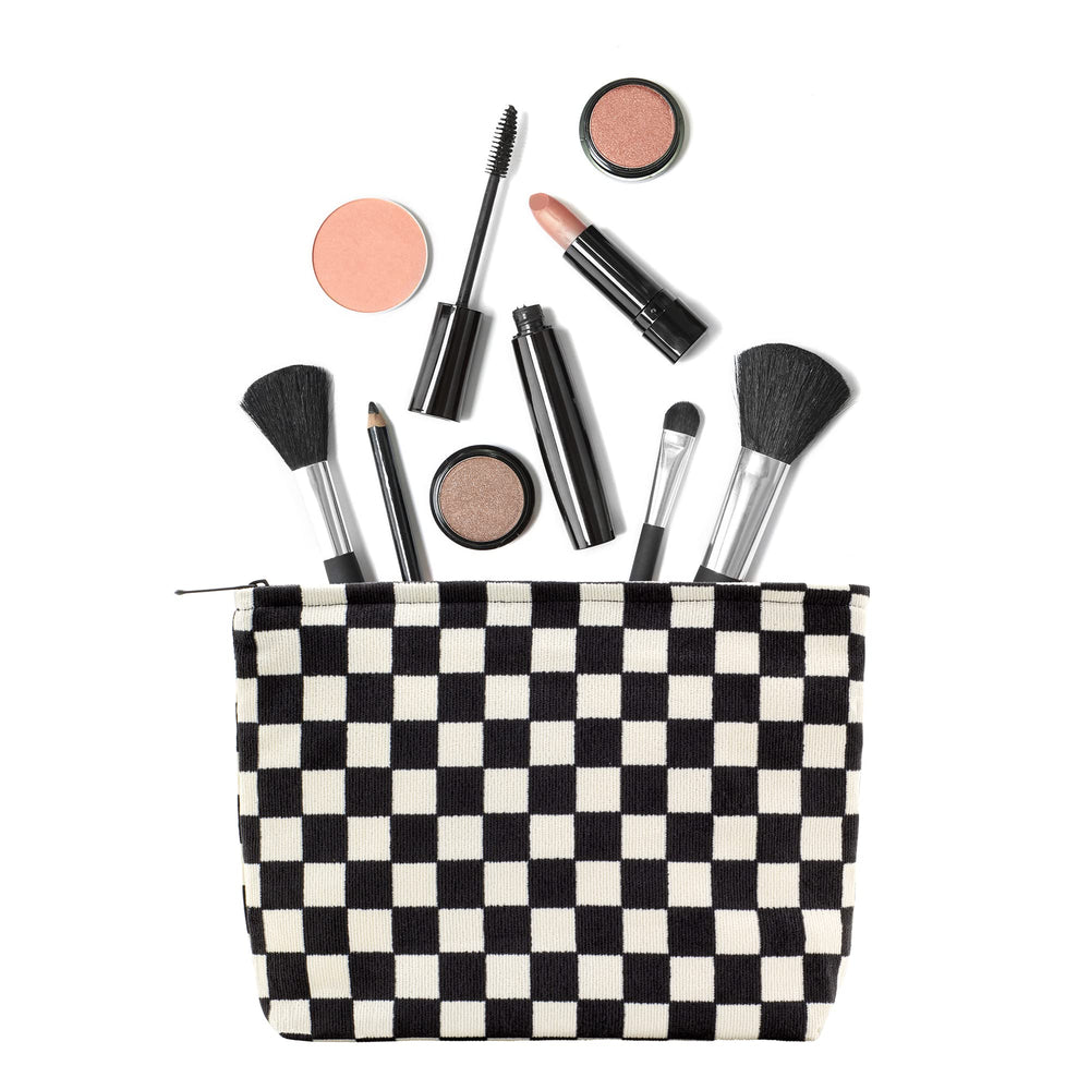 PAZIMIIK cosmetic pouch uses water-repellent fabric for versatile wet-dry storage.