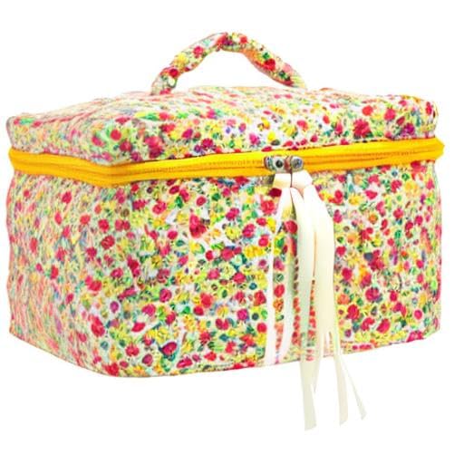 PAZIMIIK makeup bag on the go supports daily routines.
