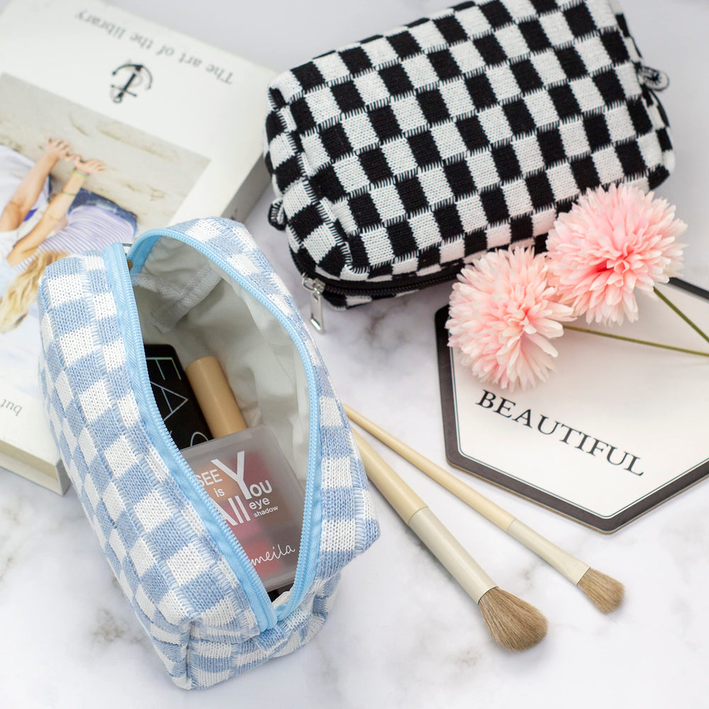 PAZIMIIK checkered makeup bag with top zipper keeps items secure during travel.