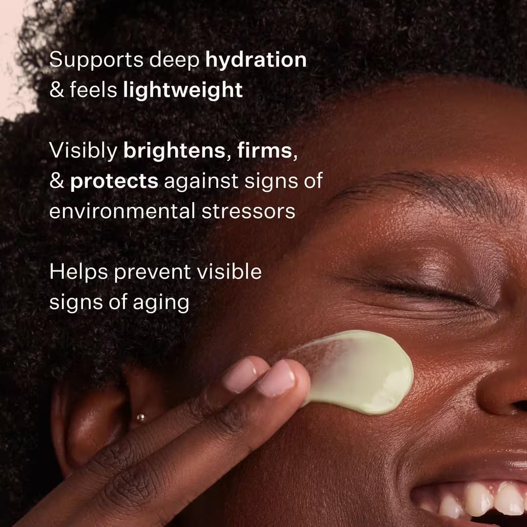Close-up texture of Peach & Lily Matcha Pudding Cream for smooth skin.