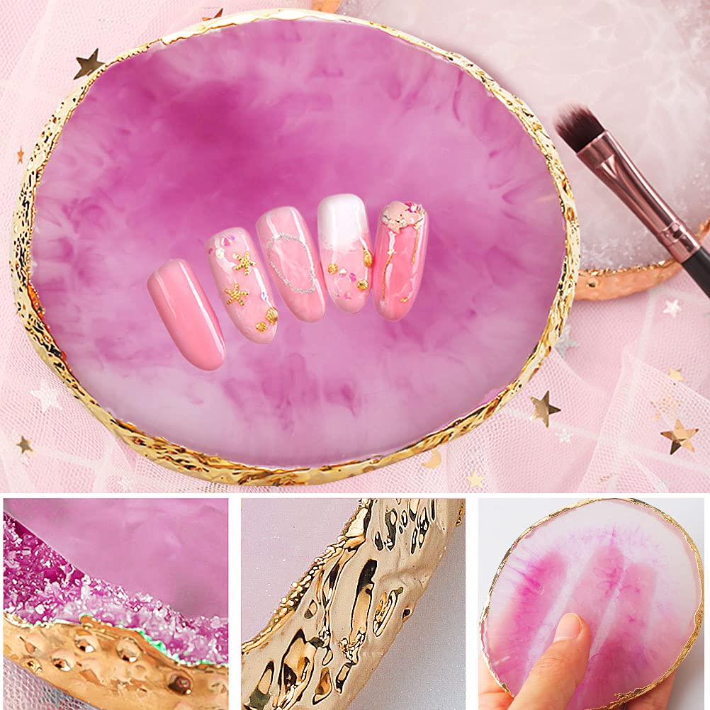 Pengxiaomei two-piece palette doubles as a makeup mixing surface.