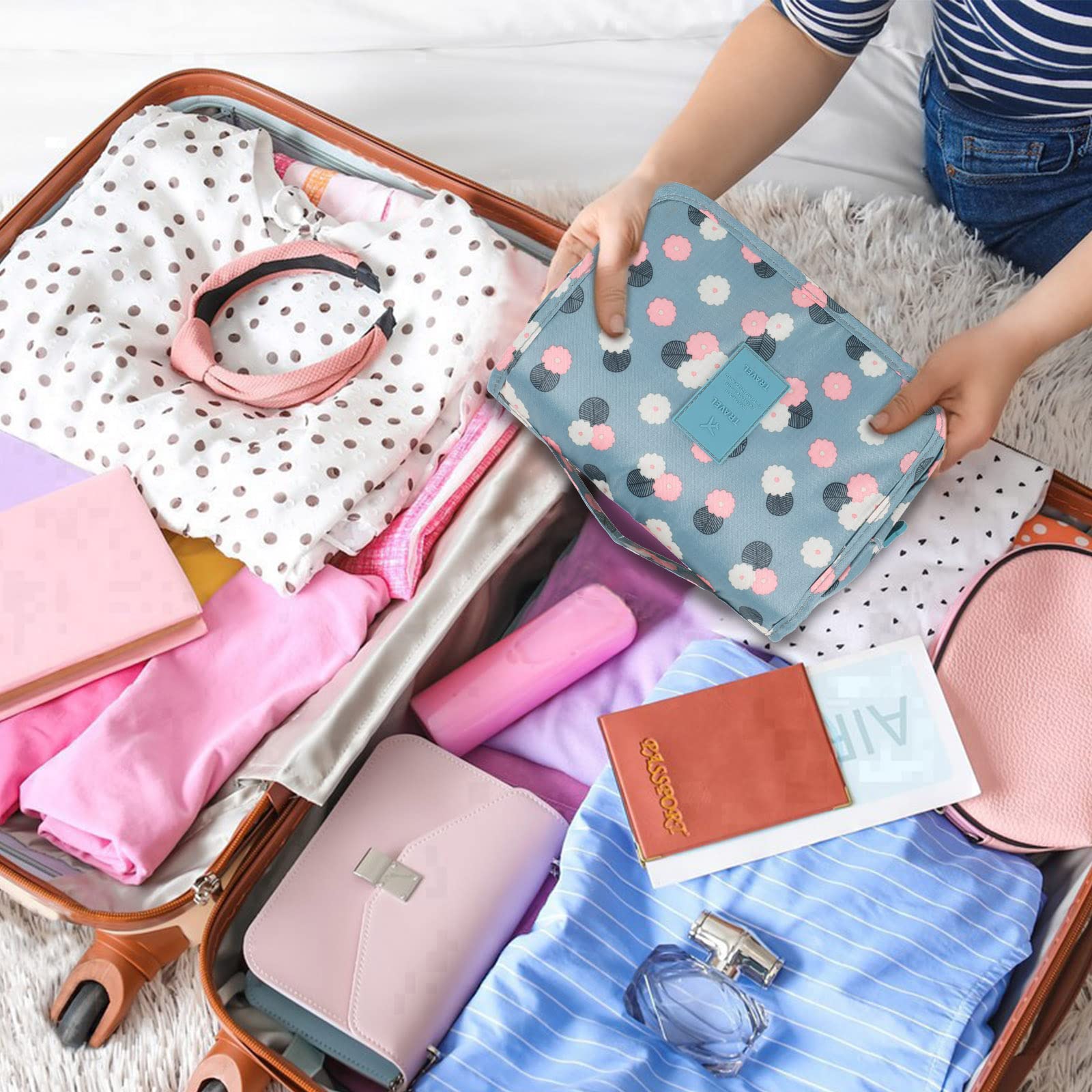 Pengxiaomei blue hanging cosmetic bag ideal for hotel stays and bathrooms.