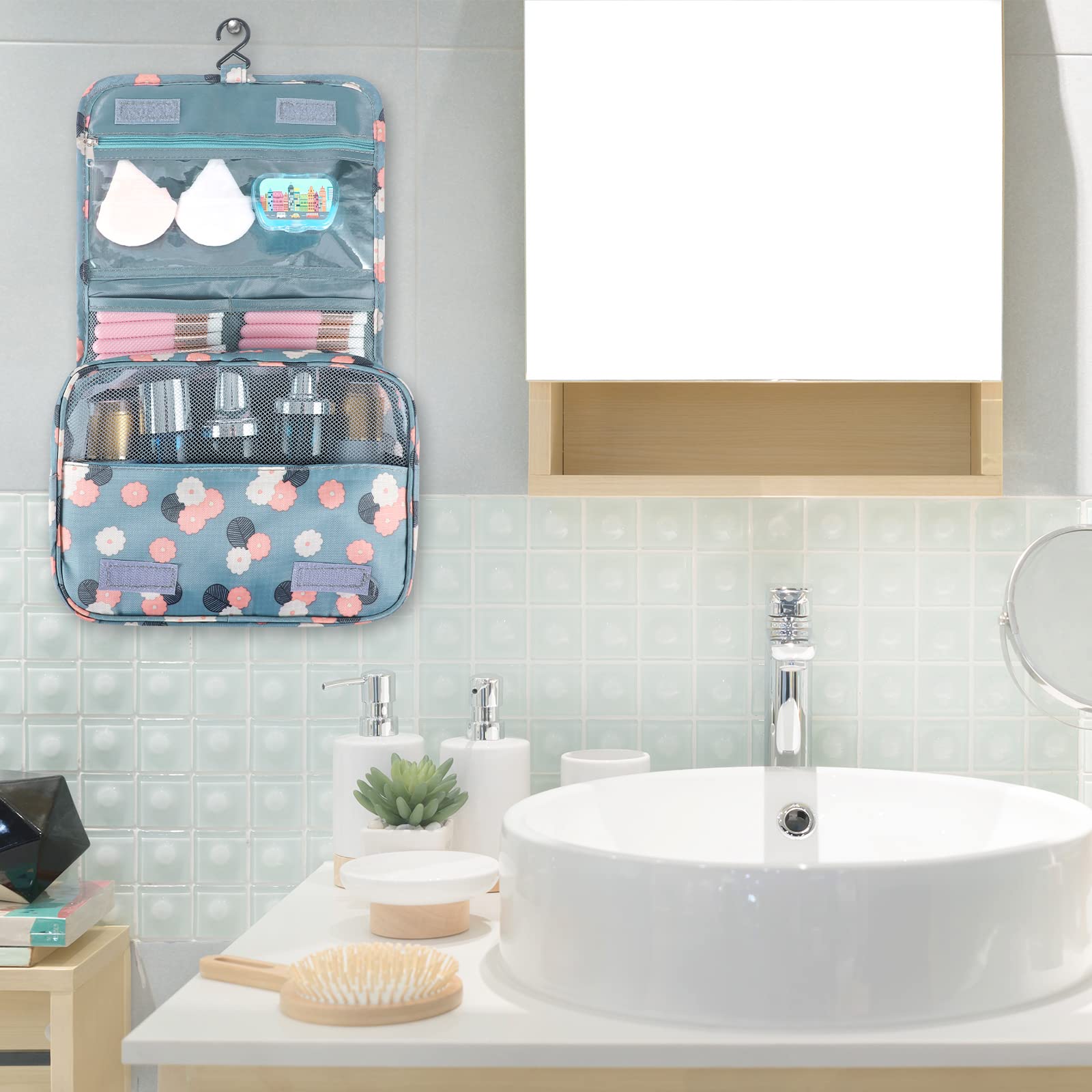 Pengxiaomei toiletry bag open design reveals ample storage while traveling.