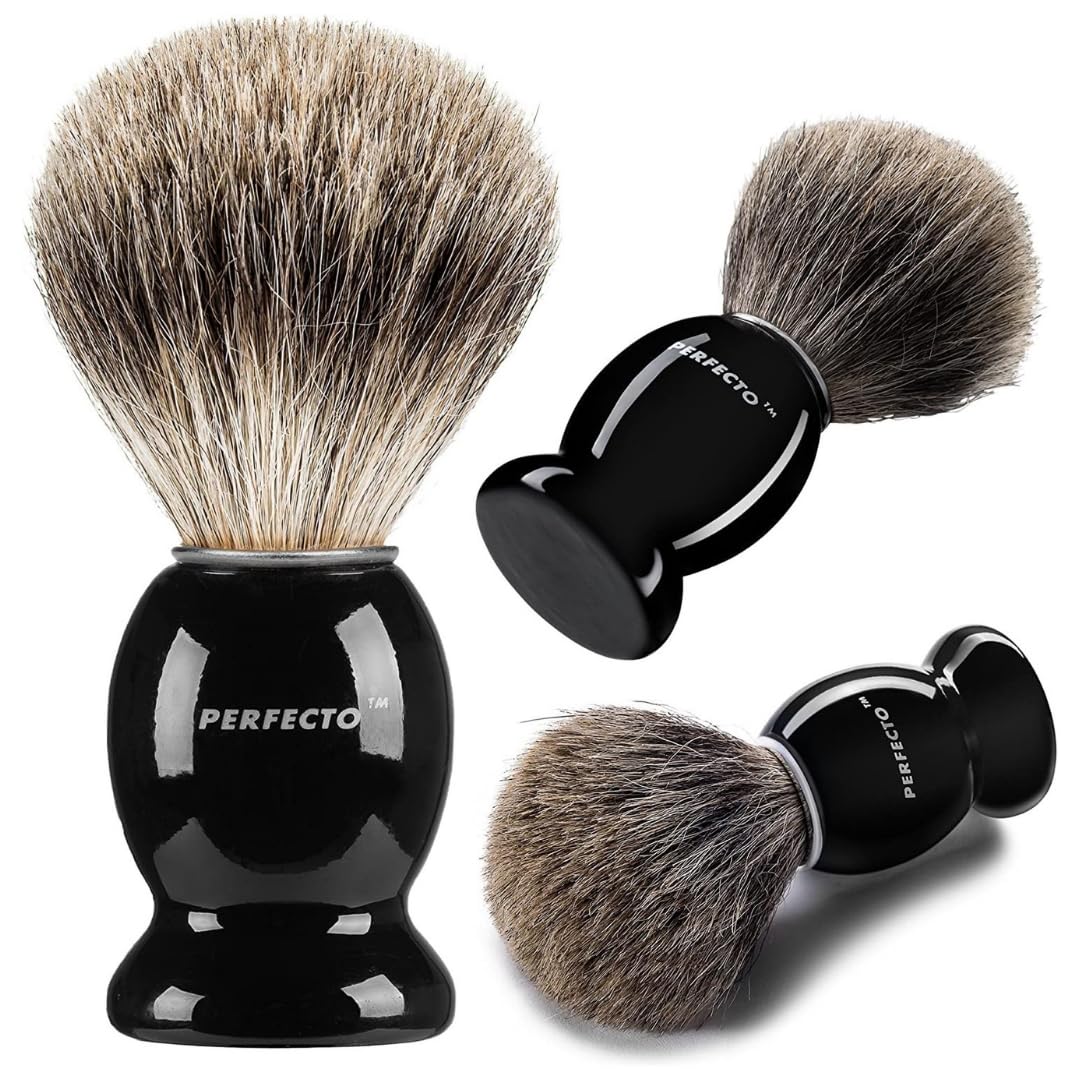Perfecto barber-grade shaving brush distributes cream evenly for precise grooming.