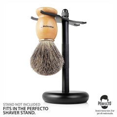 Ergonomic wooden handle on the Perfecto brush for easy control.