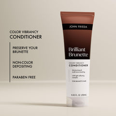 Fórmula con perlas trituradas, John Frieda Brillante Castaño para dimensión del color.
