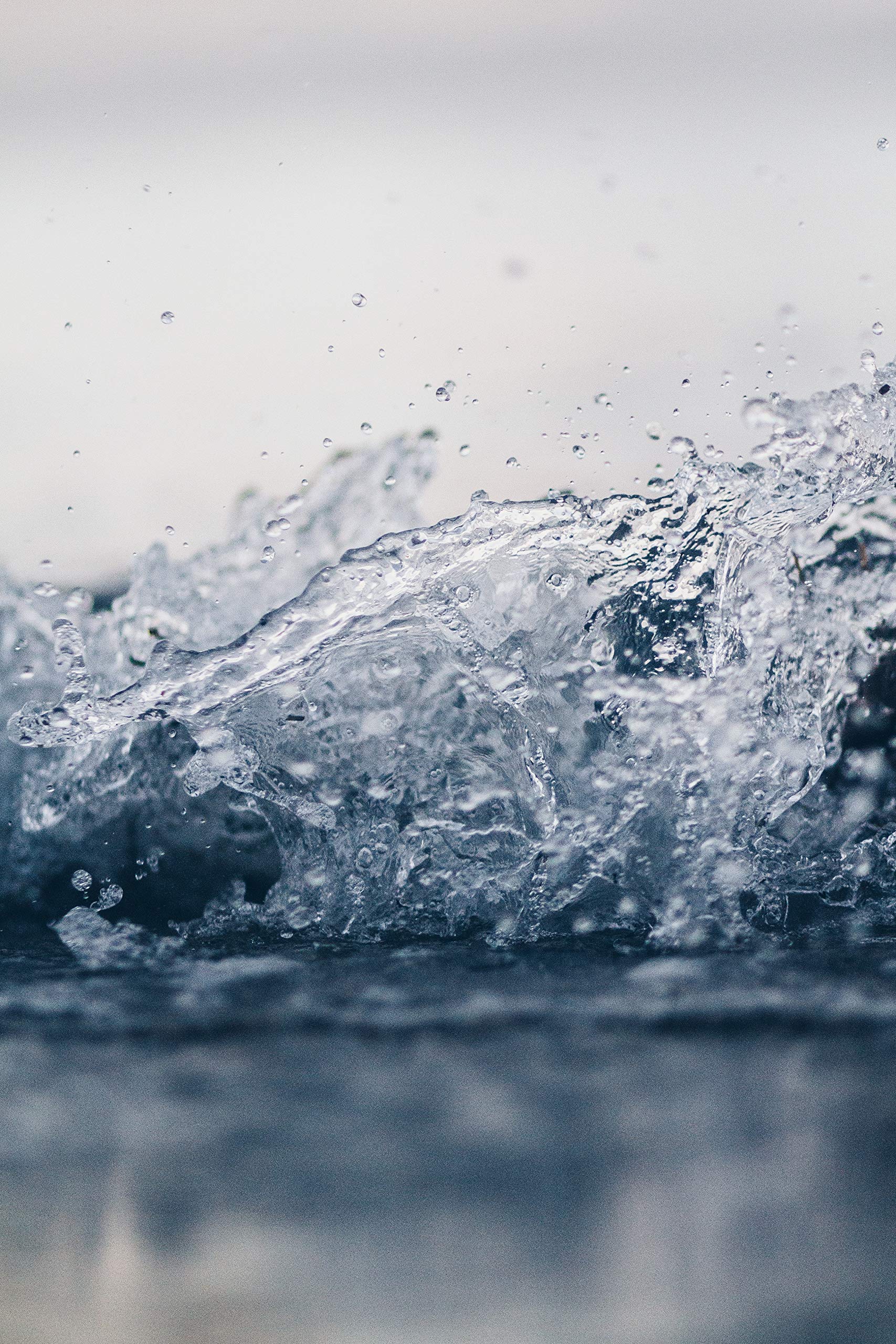 Perry Ellis Pure Blue spray action demonstrates easy application and lasting sillage