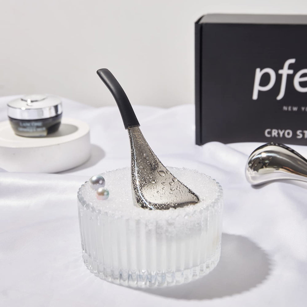 Pfefe Ergonomic design globes offer a comfortable grip for precise facial massage.