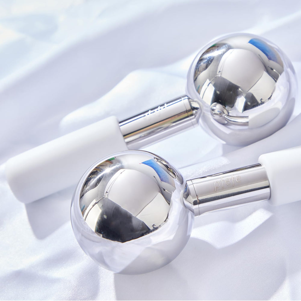 Pfefe storage bag keeps ice globes clean and ready for use