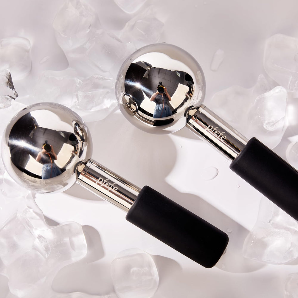 Pfefe rubber-bottom holders protect hands from cold during use.