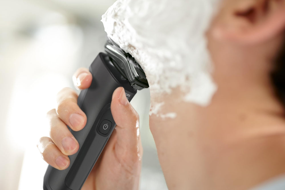 Philips Norelco Shaver 6000 360 contour following for skin-friendly closeness