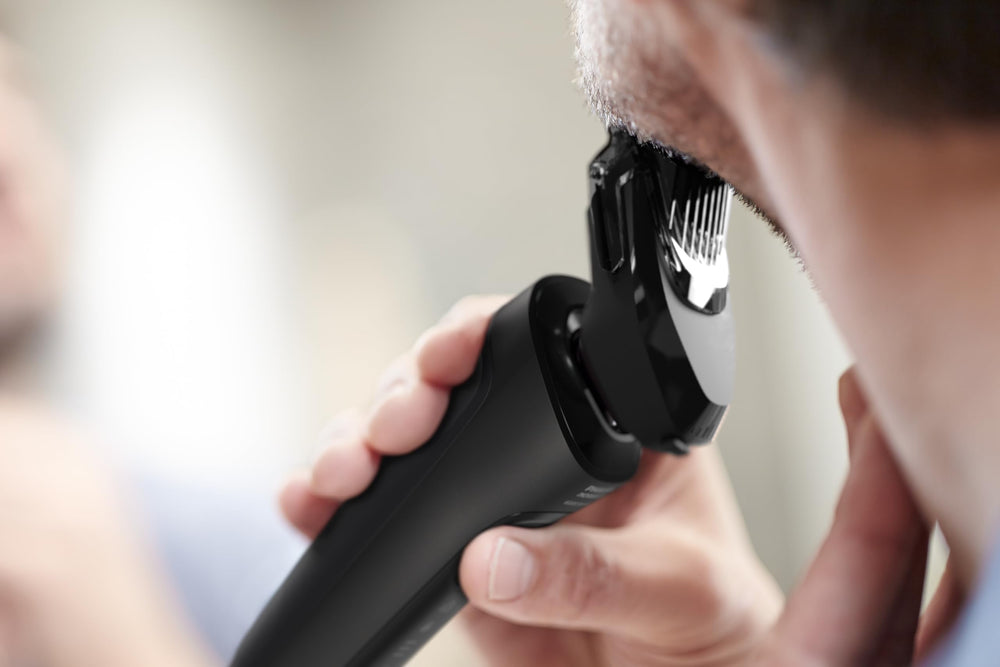 Philips Norelco Shaver 6000 waterproof design for shower or sink use
