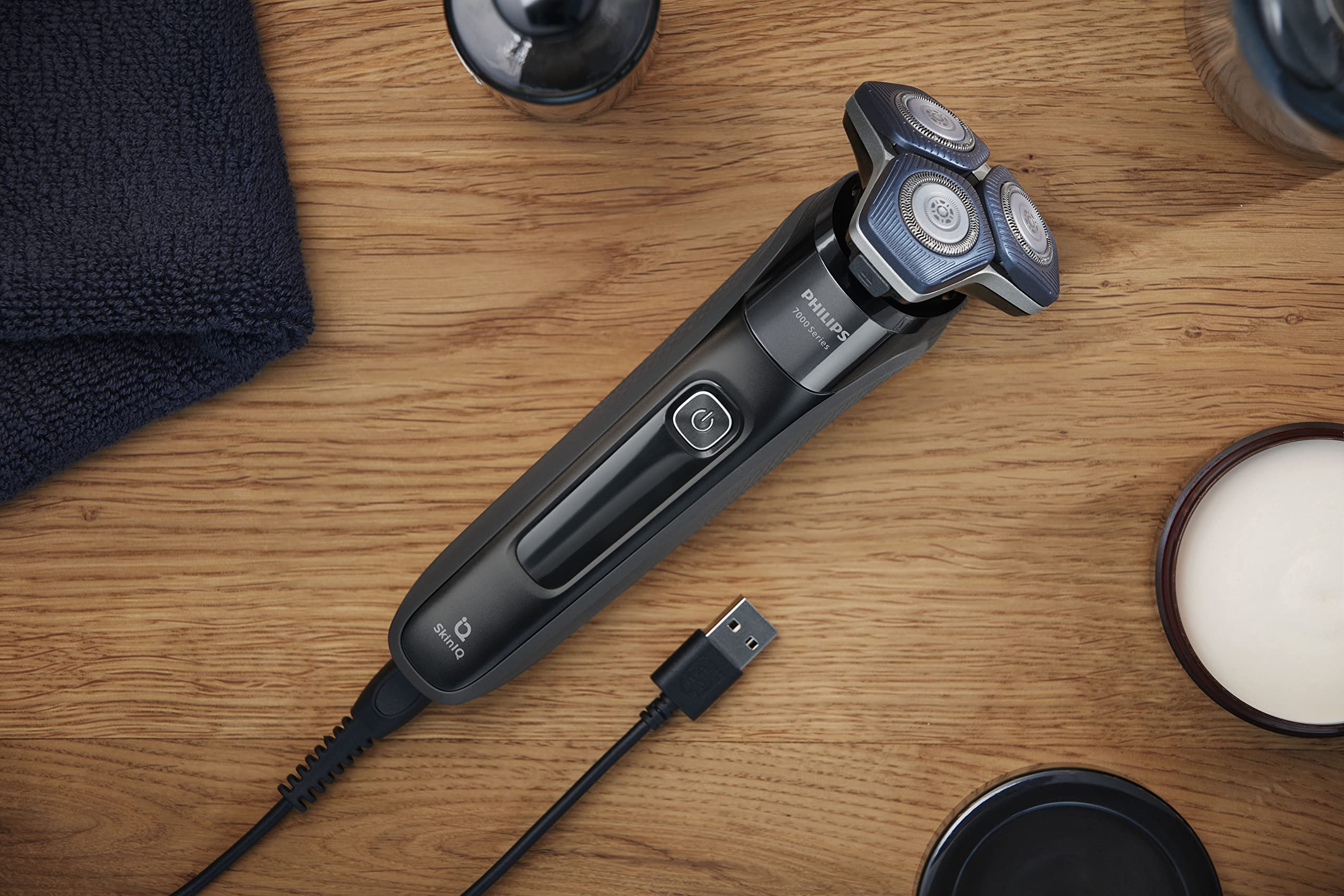 5-minute quick-charge provides power for a full shave.
