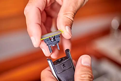 Usage indicator on Philips OneBlade blades reminds when to replace for consistent performance.