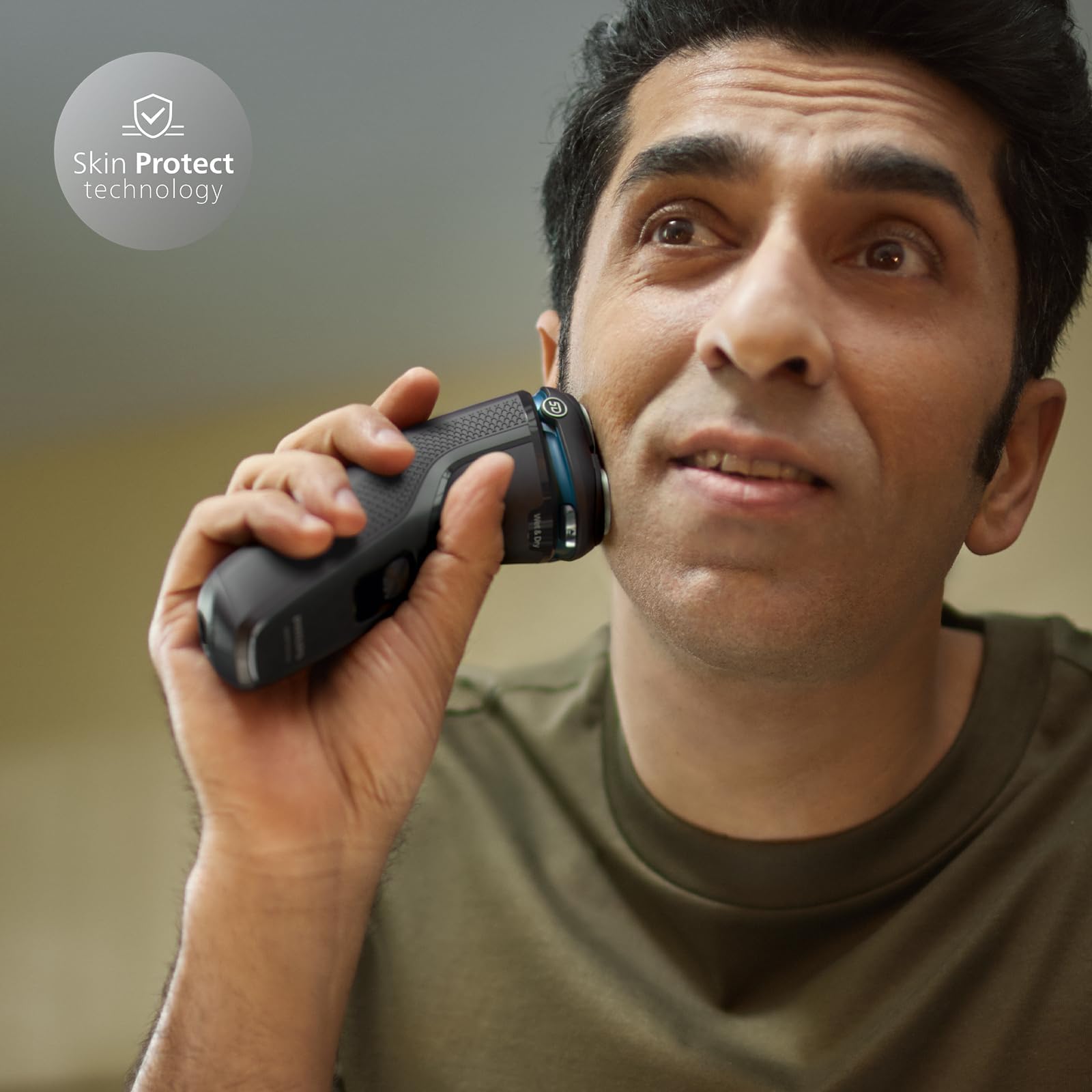 Philips Shaver 3000 One-Touch Open cleans easily under water