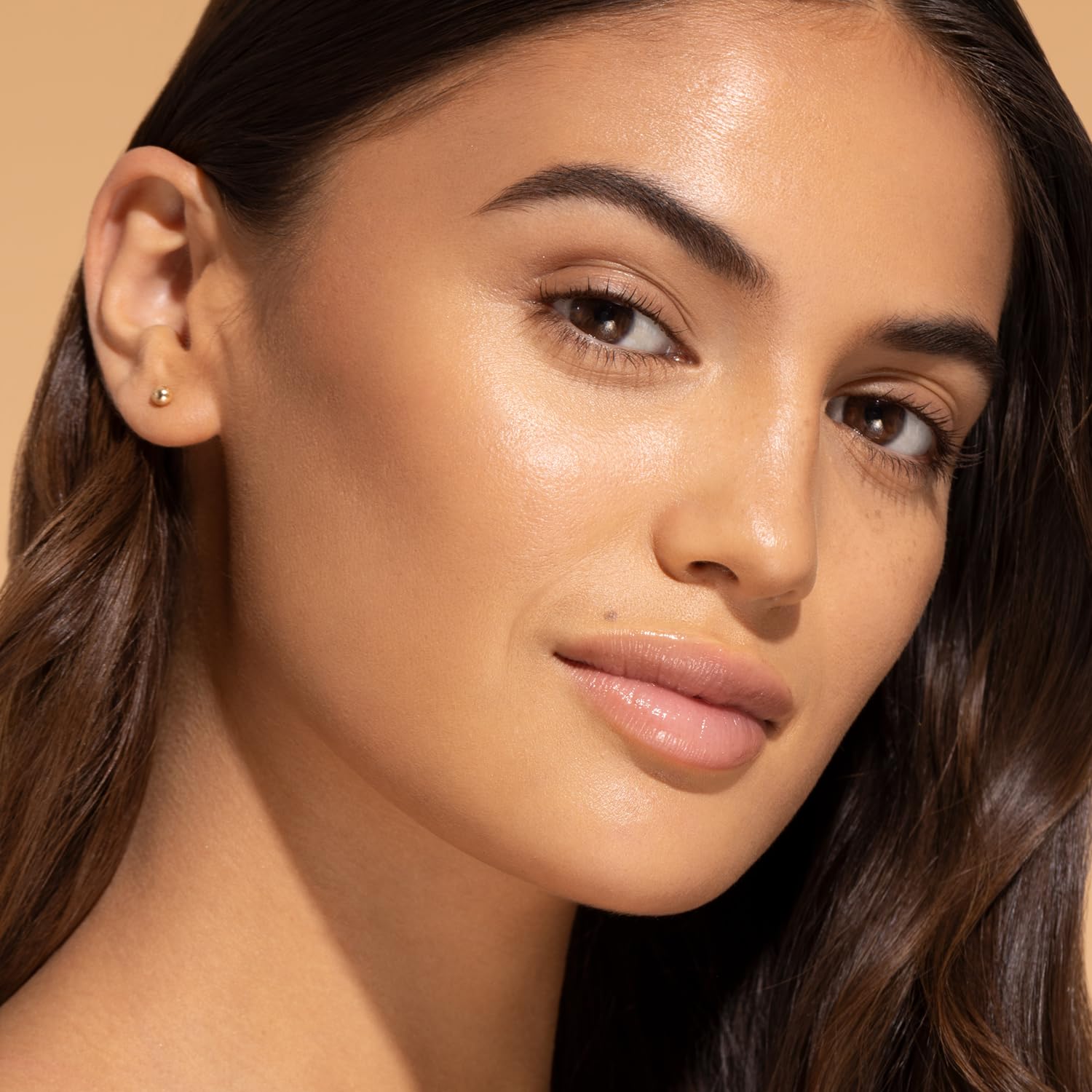Creamy butter blend melts into skin for a soft, luminous finish.