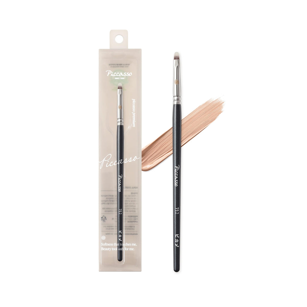 Piccasso 712 Concealer Brush closeup showing tapered tip for precise spot coverage.
