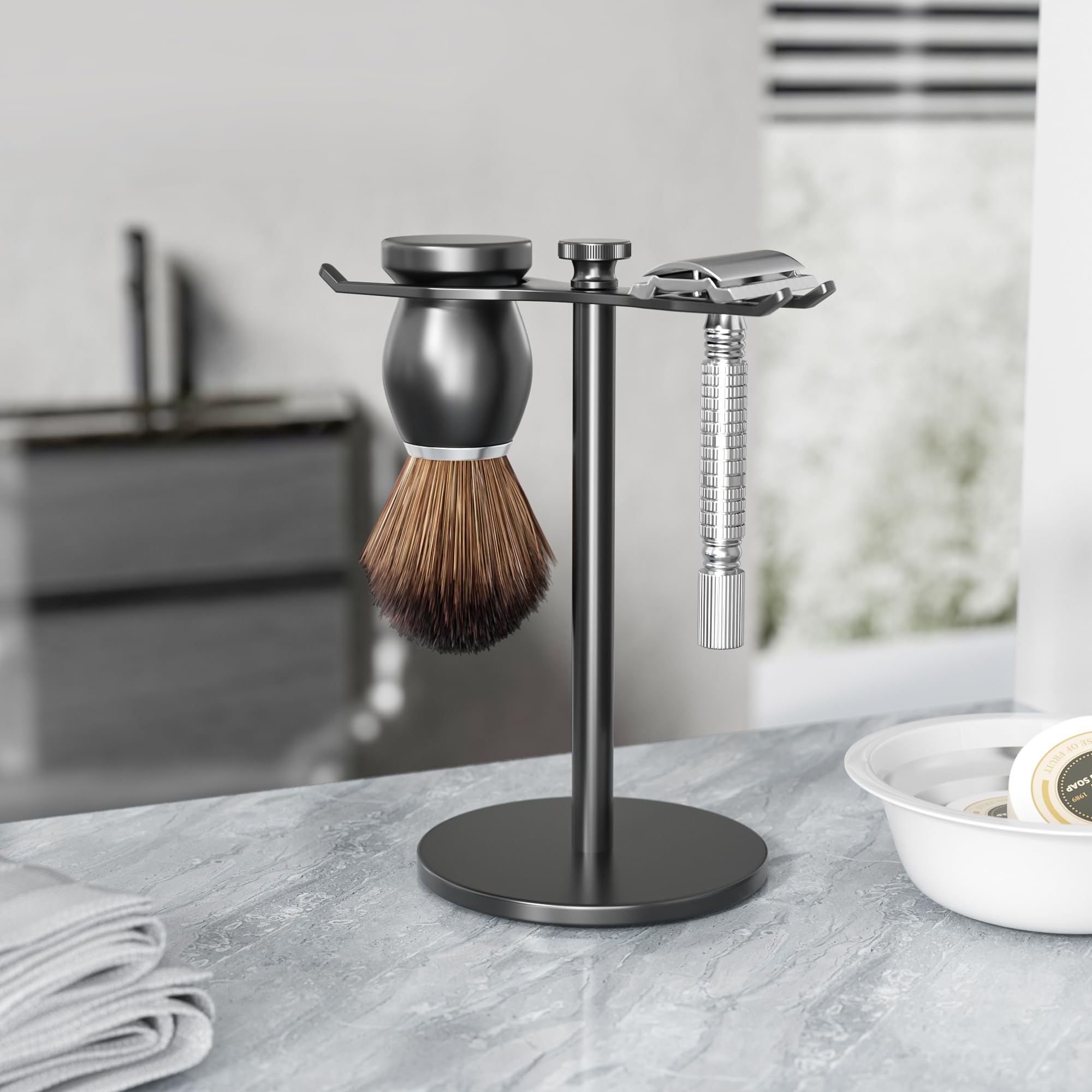 Gift-ready Pickpiff grooming stand suggests a practical present for grooming enthusiasts.