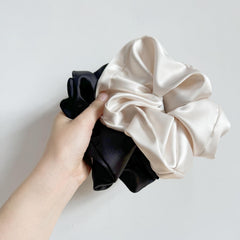 PIDOUDOU scrunchie worn in a high ponytail for daily wear