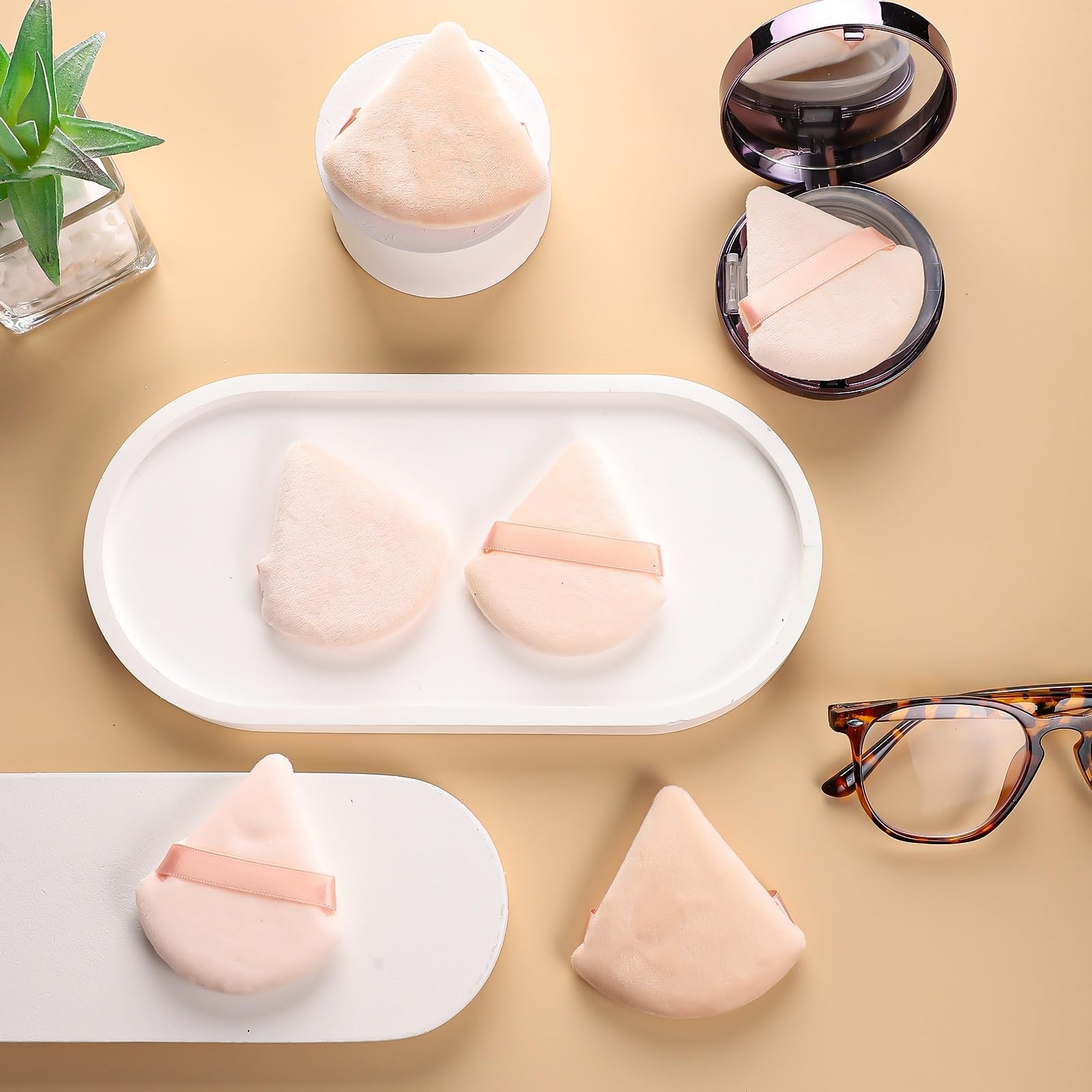 Pimoys puffs compatible with body, pressed, and loose powders when used wet or dry.
