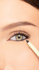 Pixi delineador impermeable para la línea ocular superior ofrece color duradero sin esfuerzo.