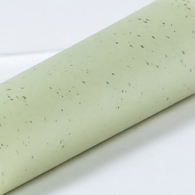 PleasingCare natural-green-tea tissues deliver natural freshness and oil absorption.