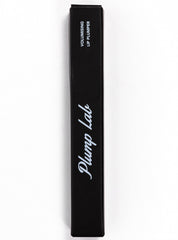Brillo transparente de Plump Lab, enfoque en aplicador para labios hidratados.
