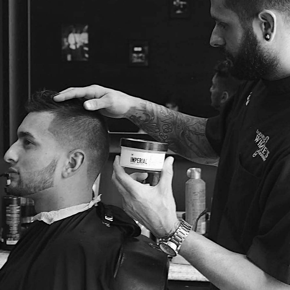 Pomada Clásica Imperial Barber: acabado semi-brillante para looks clásicos.