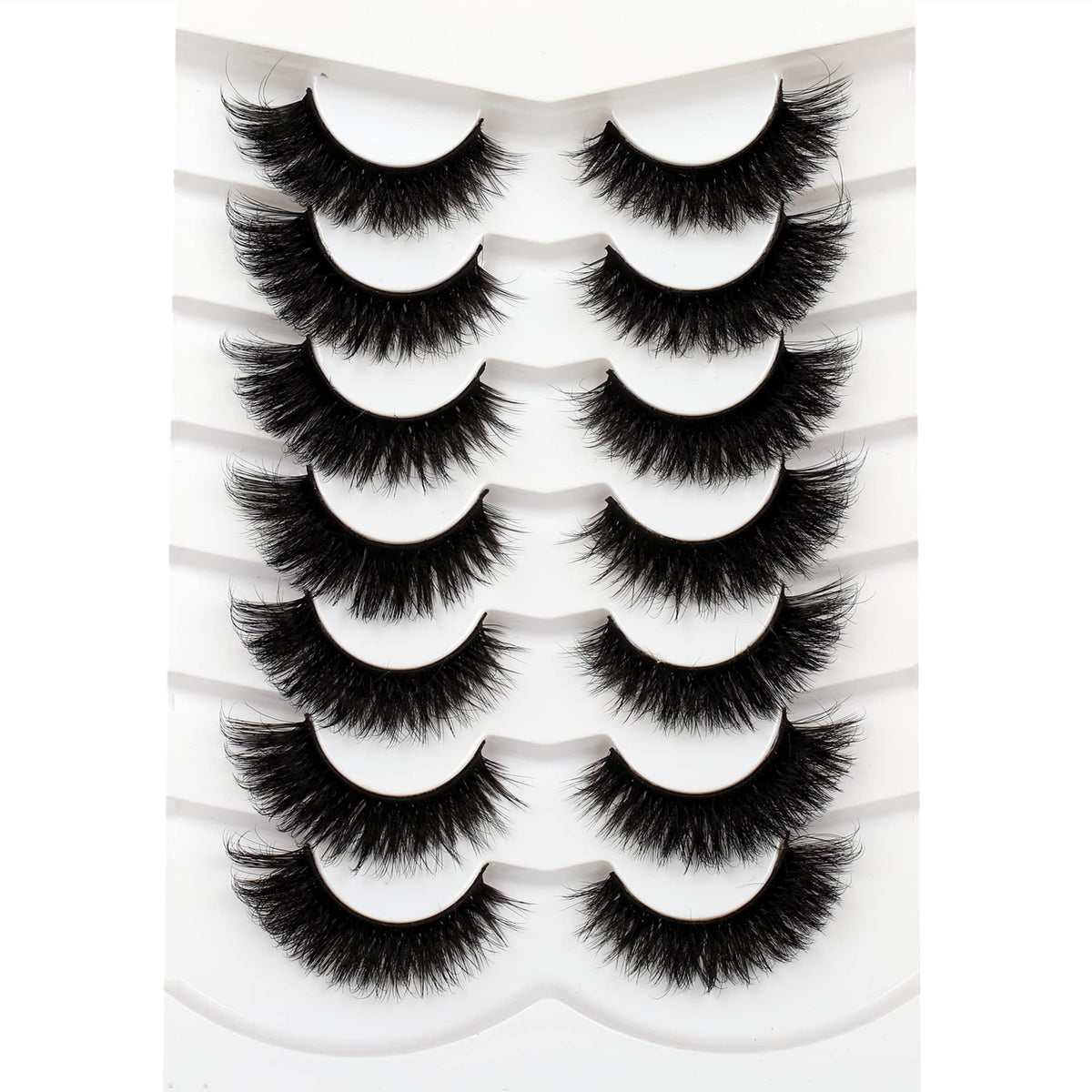 Pooplunch 8D silk lashes for cat-eye outer corner definition and lightweight comfort.
