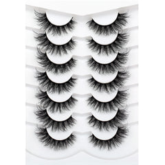 Pooplunch cat eye lashes outer corners create defined gaze and dramatic elongation.