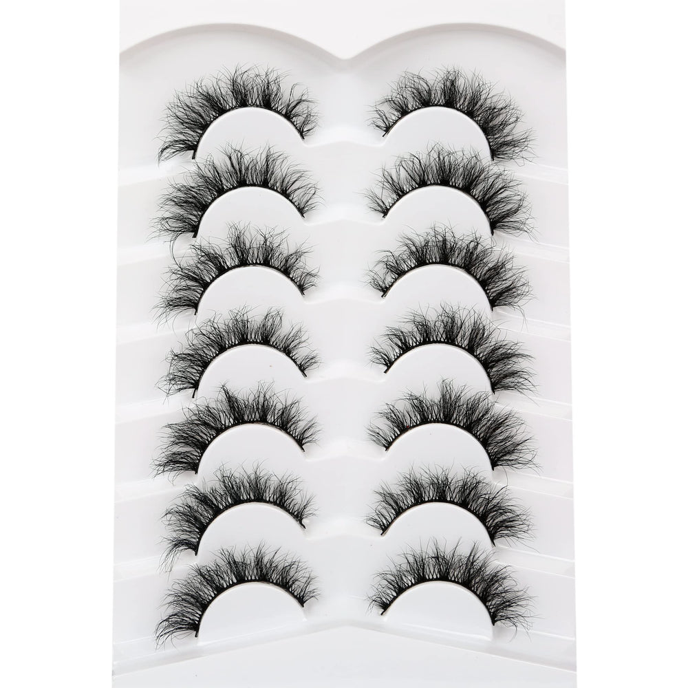Pooplunch cat-eye look lashes for a winged, eye-opening finish