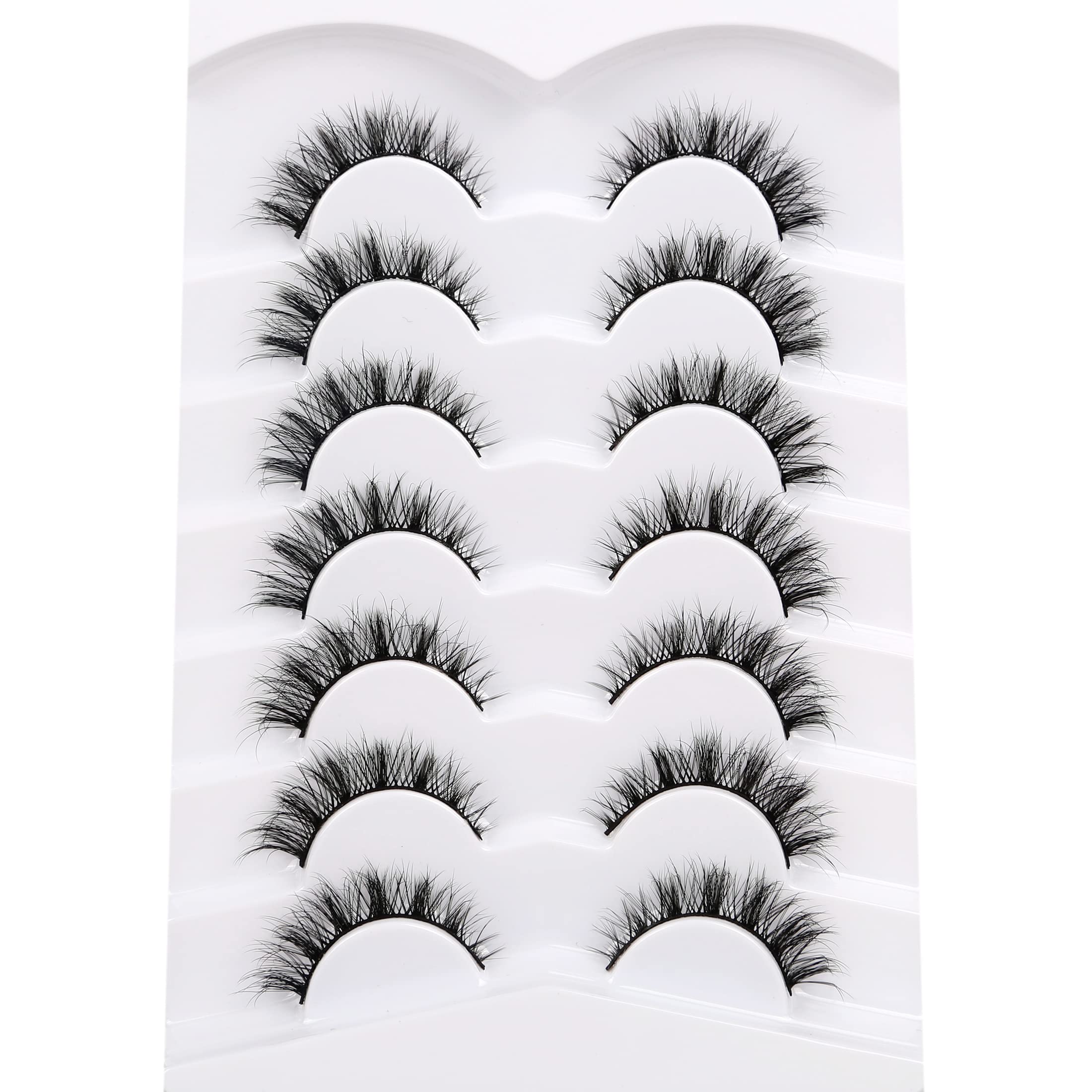 Pooplunch cat-eye wispy lashes enhance outer corners for subtle lift.