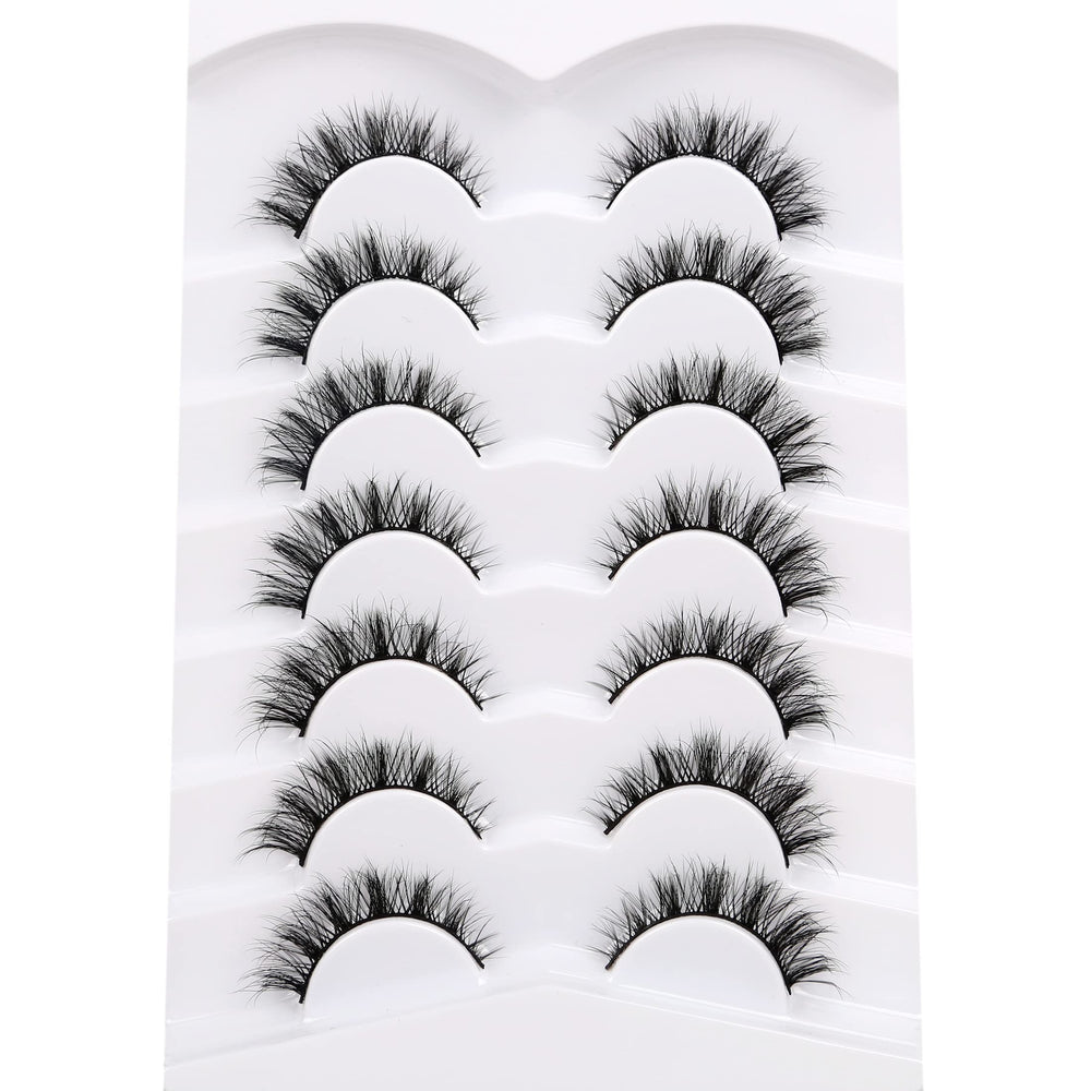 Pooplunch cat-eye wispy lashes enhance outer corners for subtle lift.