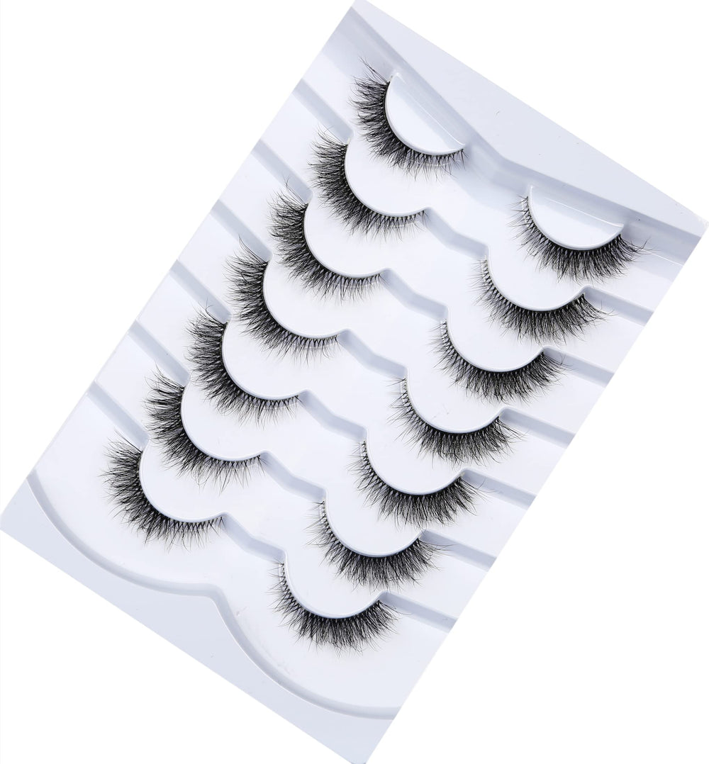 Pooplunch 8D silk lashes close-up, soft fiber feel for comfort.