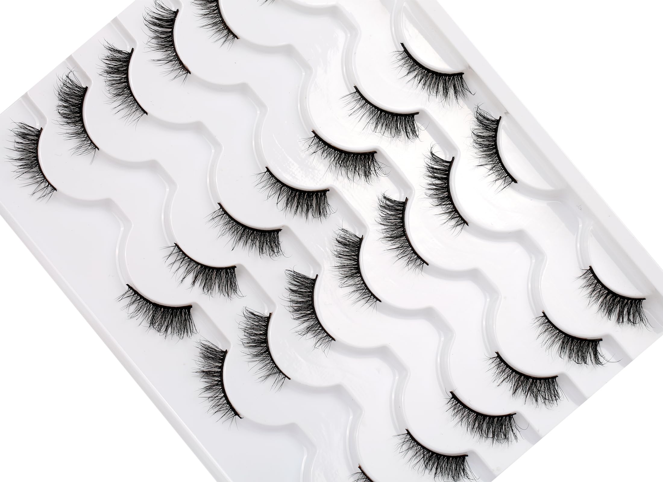 Pooplunch fluffy half lashes application closeup easy attachment for daily cat-eye look
