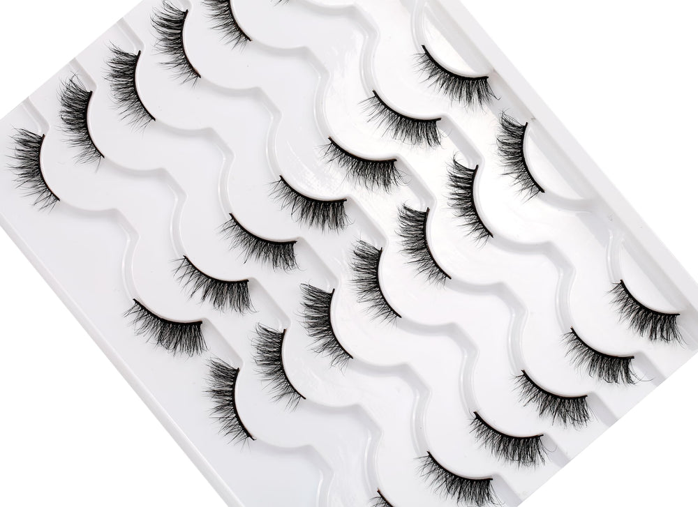 Pooplunch fluffy half lashes application closeup easy attachment for daily cat-eye look