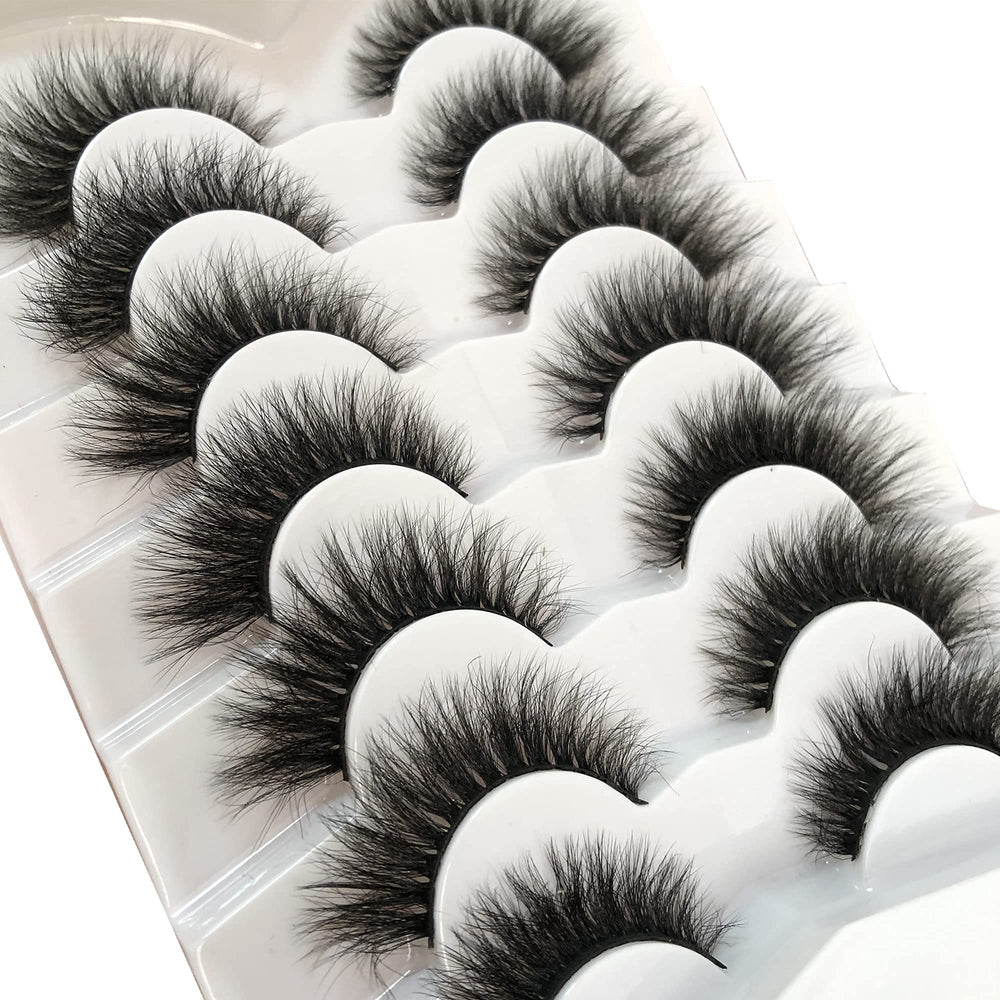 Pooplunch handmade 8D lashes crafted for softness and precision.
