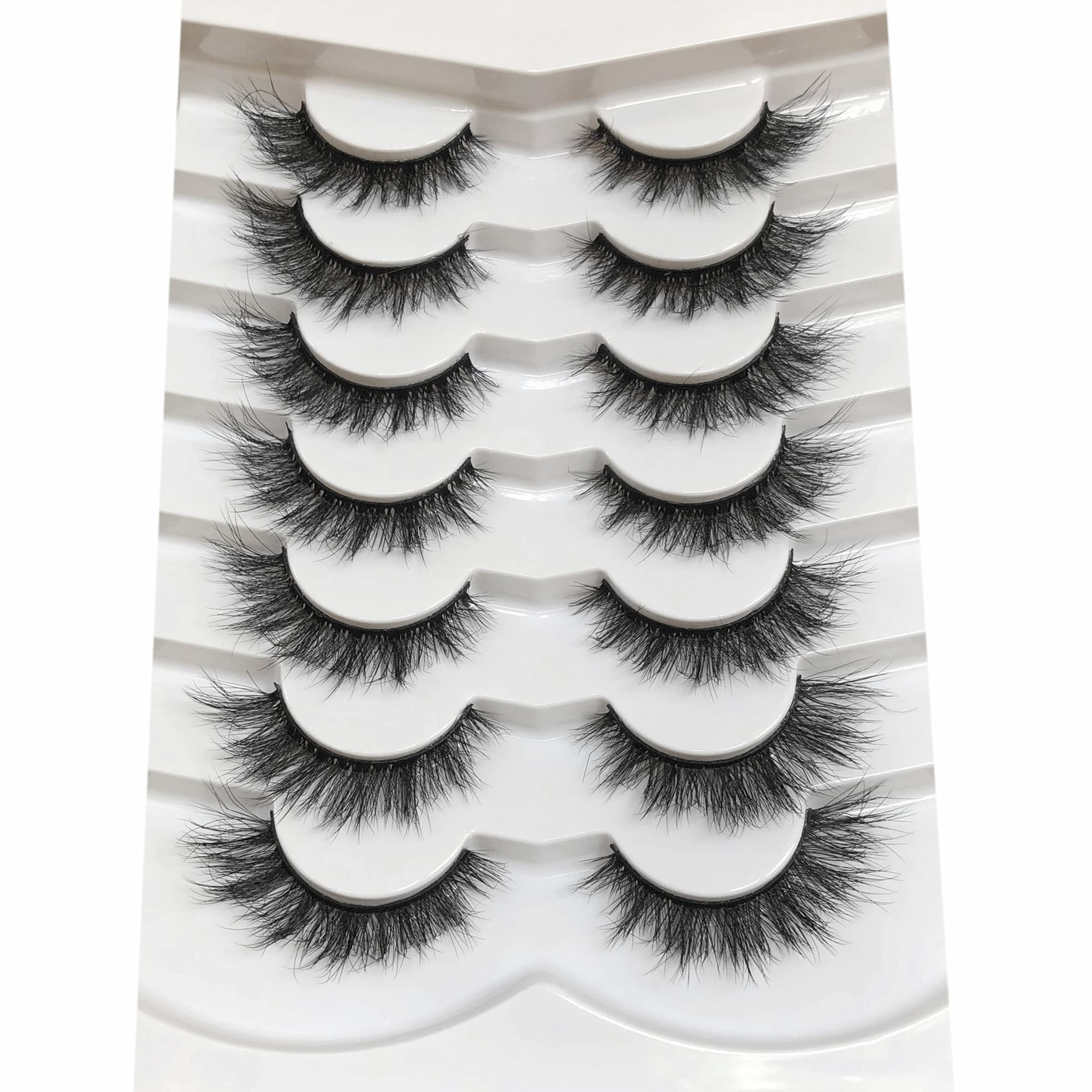 Pooplunch handmade high-quality lashes with precise winged outer corners.