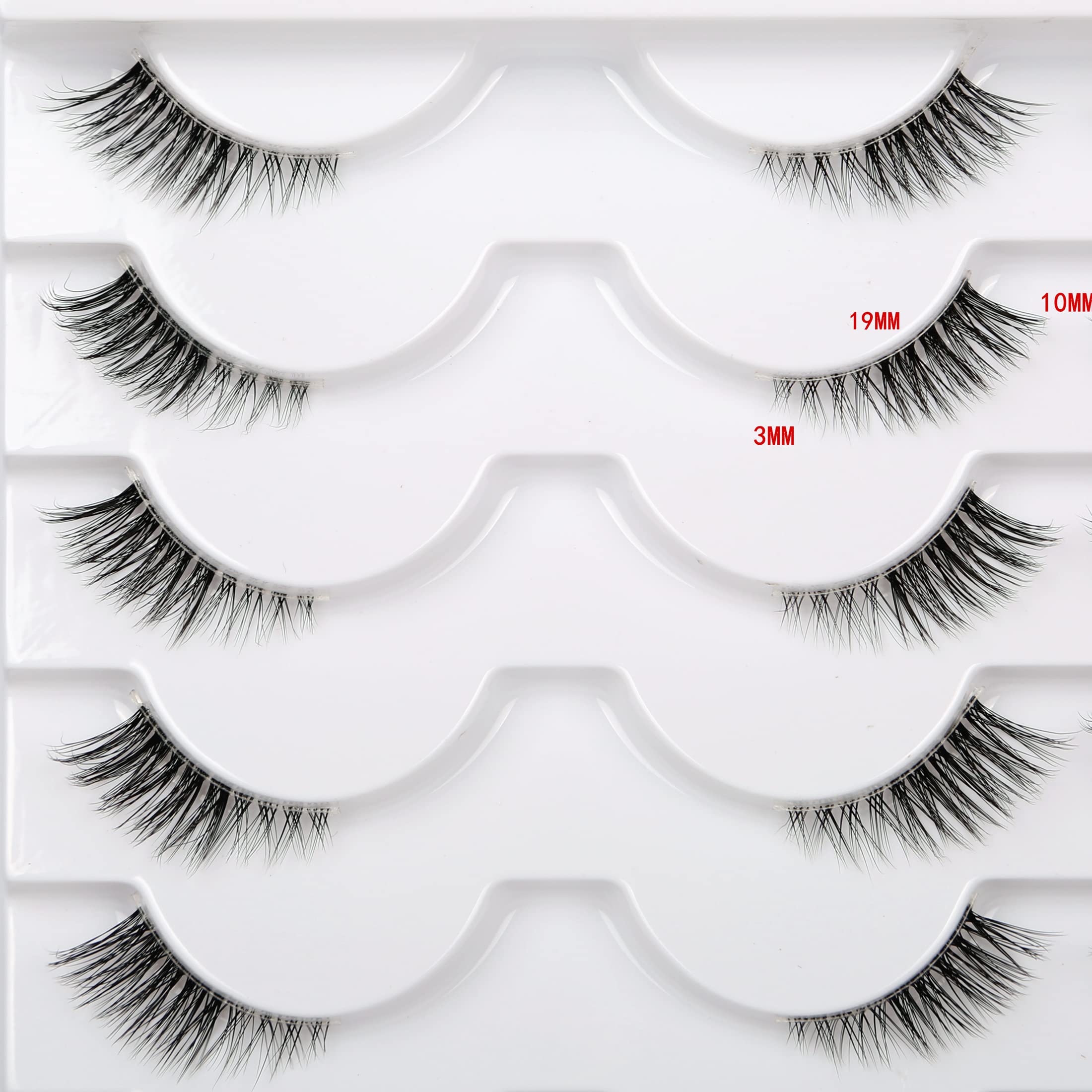 Pooplunch natural accent lashes provide a subtle eye-brightening effect.