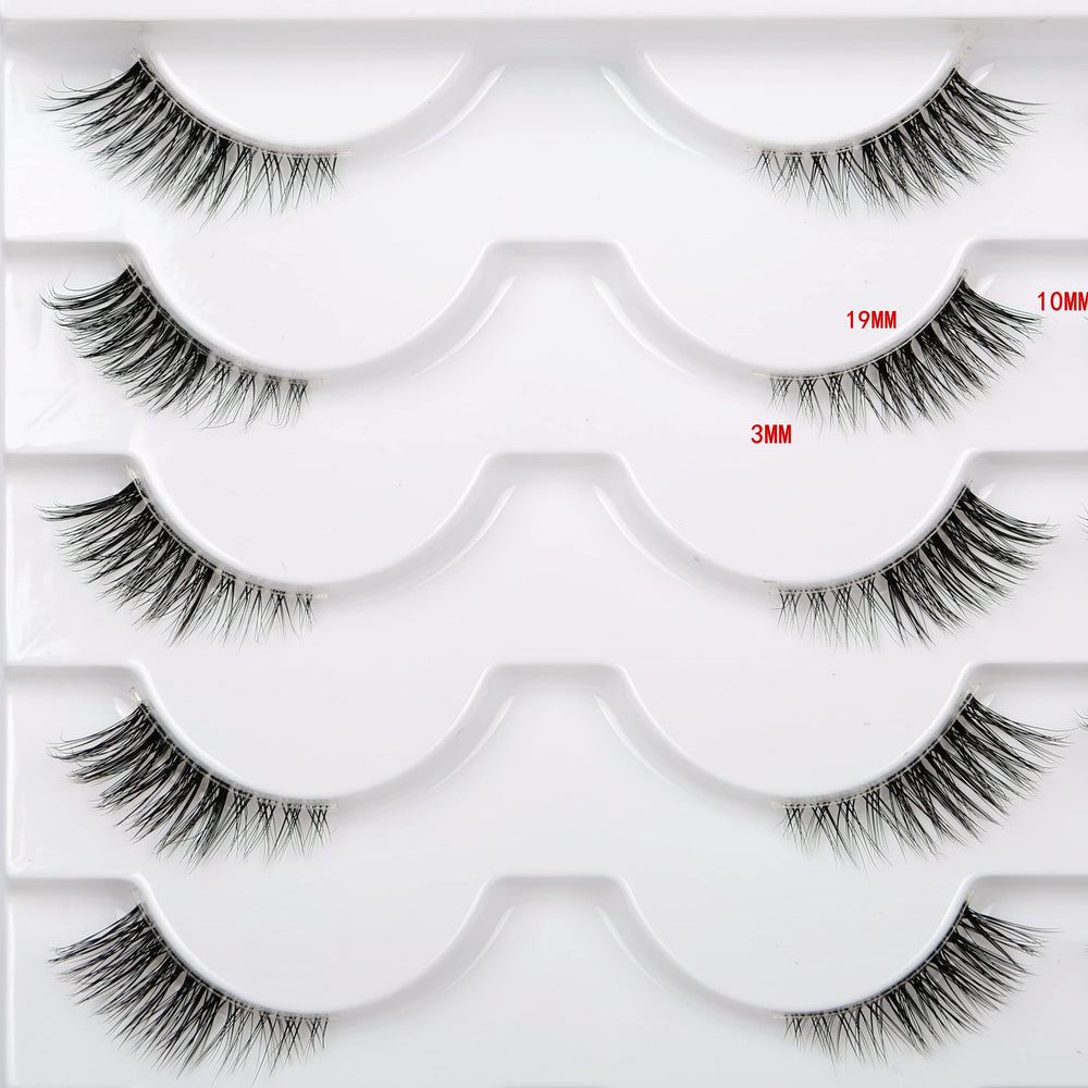 Pooplunch natural accent lashes provide a subtle eye-brightening effect.