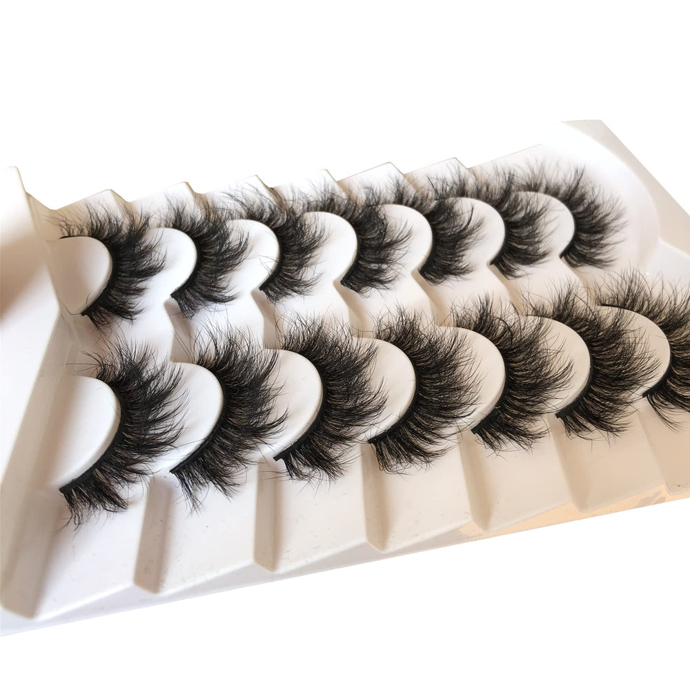 Pooplunch 8D lashes create a natural yet enhanced cat-eye