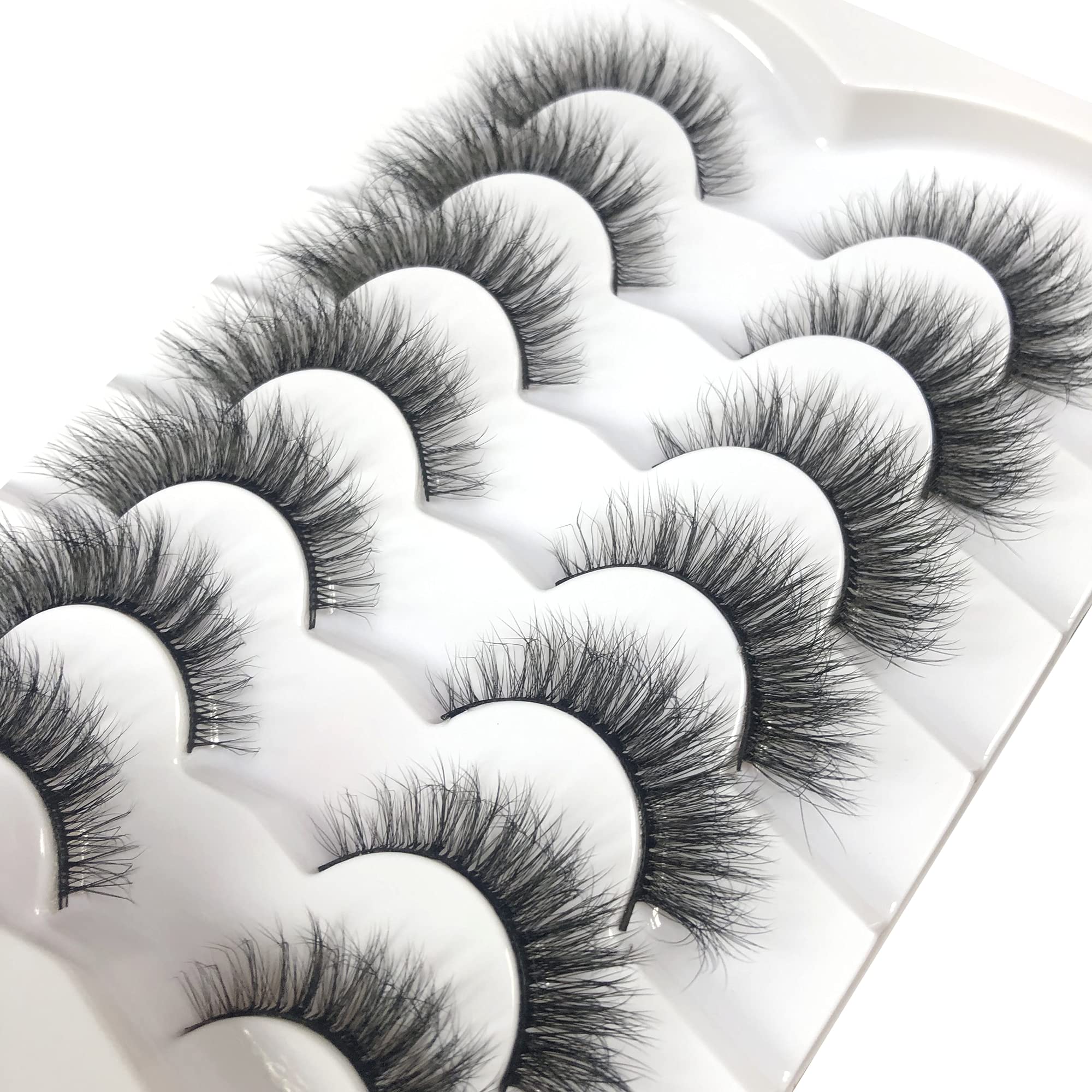 Pooplunch vegan and cruelty-free lashes from soft synthetic fibers.