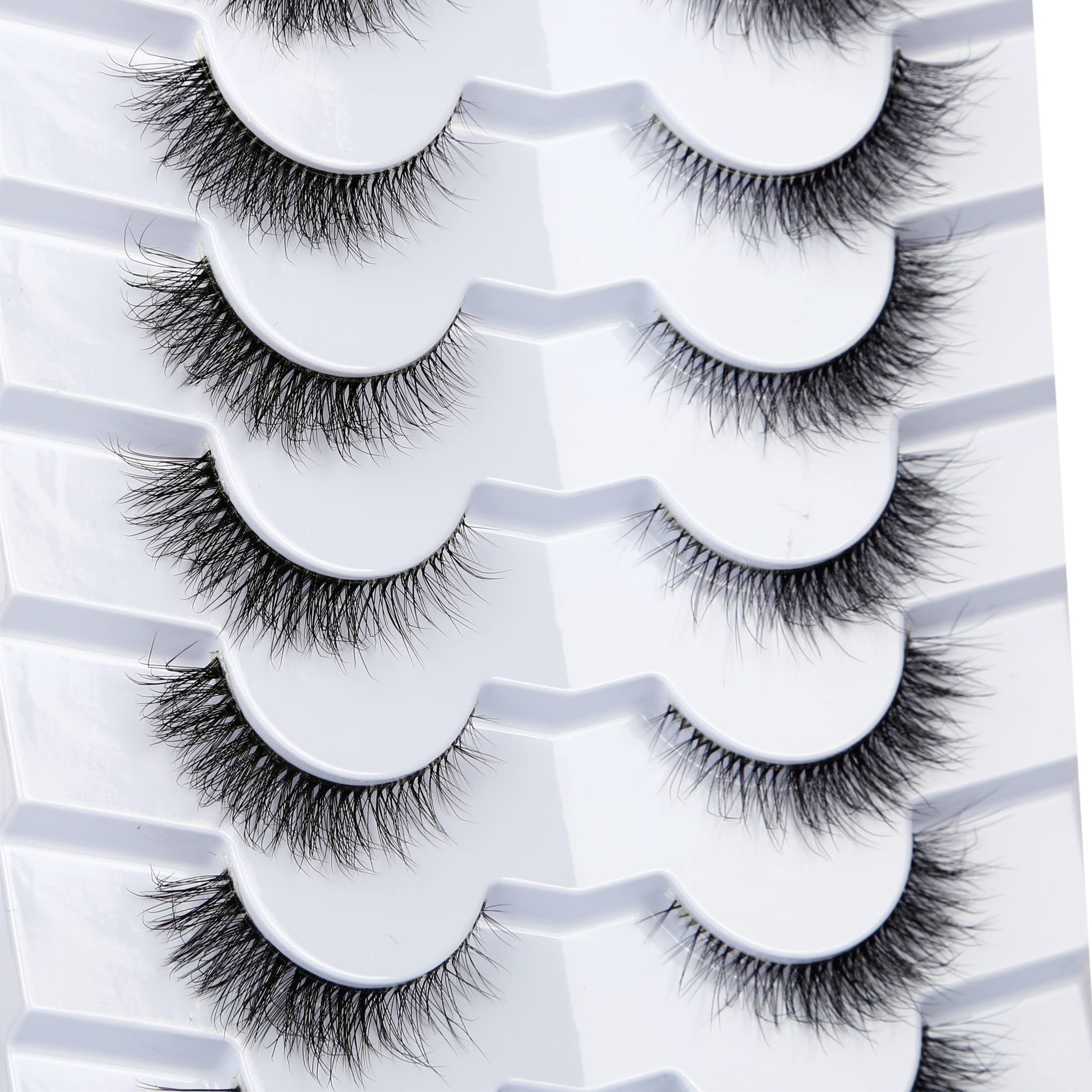 Pooplunch vegan cruelty-free faux mink lashes deliver softness without compromise.