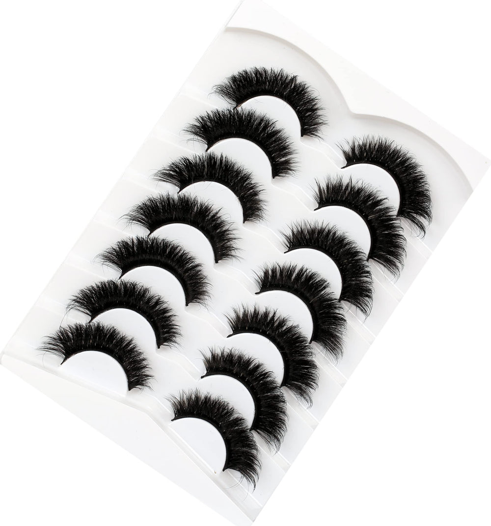Pooplunch wispy full-volume faux mink lashes create airy flutter and star-worthy eyes.