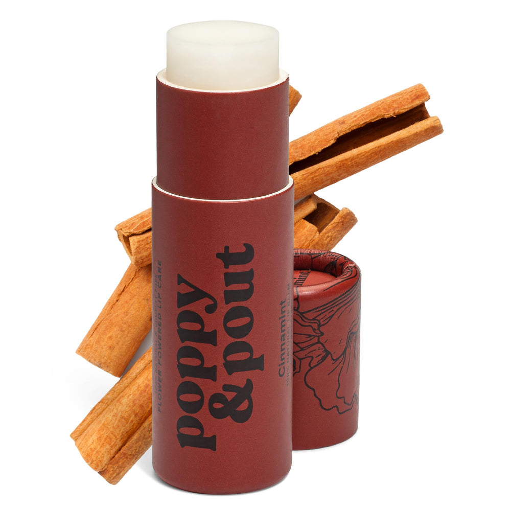Poppy y Pout Cinnamint bálsamo labial en tubo de carton reciclable para hidratación duradera.