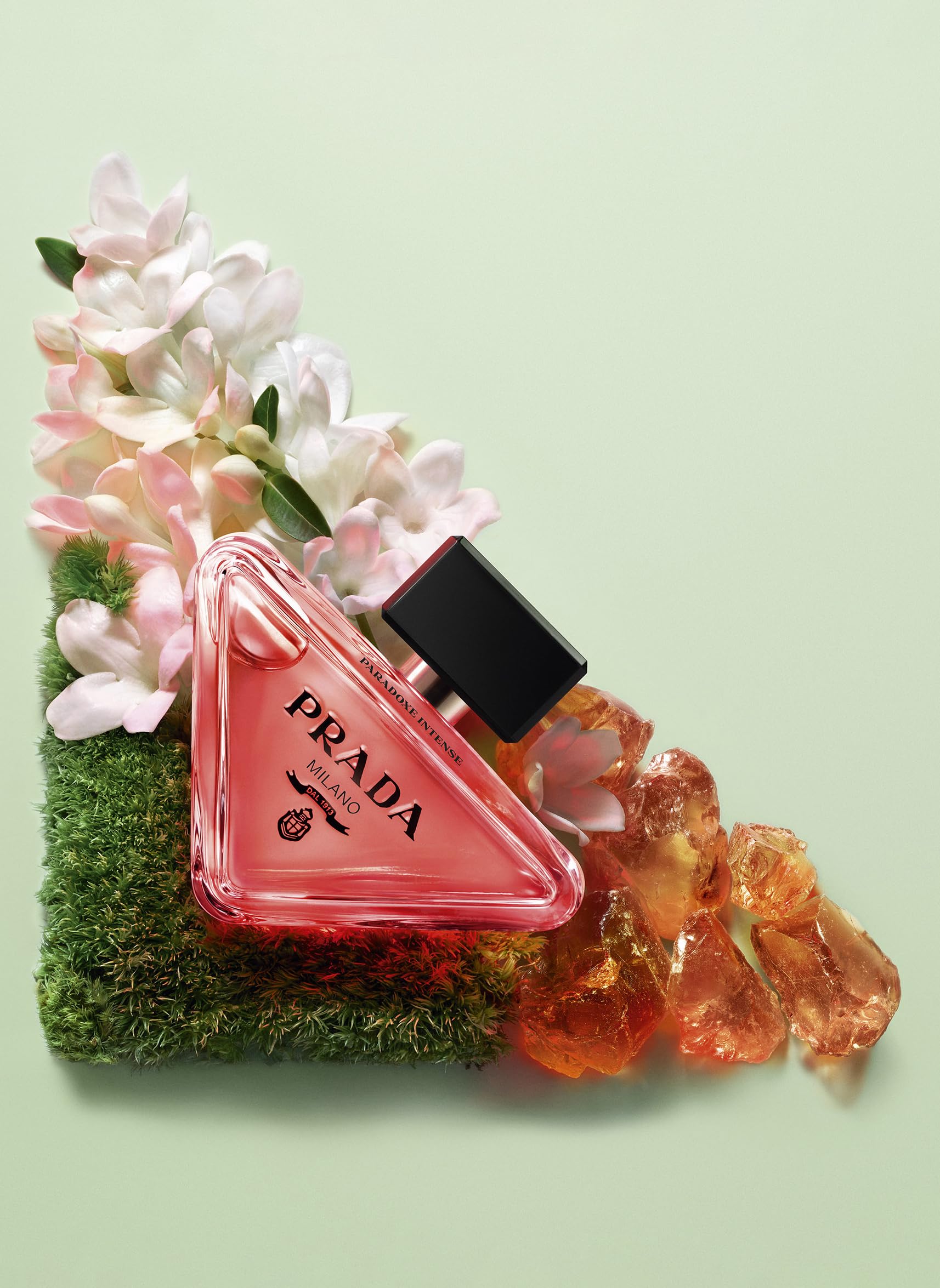 Prada Paradoxe Intense cap close-up highlighting premium detail.